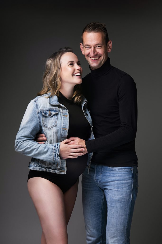 zwangerschapsfotoshoot, fotoshoot zwangerschap, zwangerschapsshoot met partner, Groningen, Amsterdam, Utrecht, Leeuwarden, Friesland