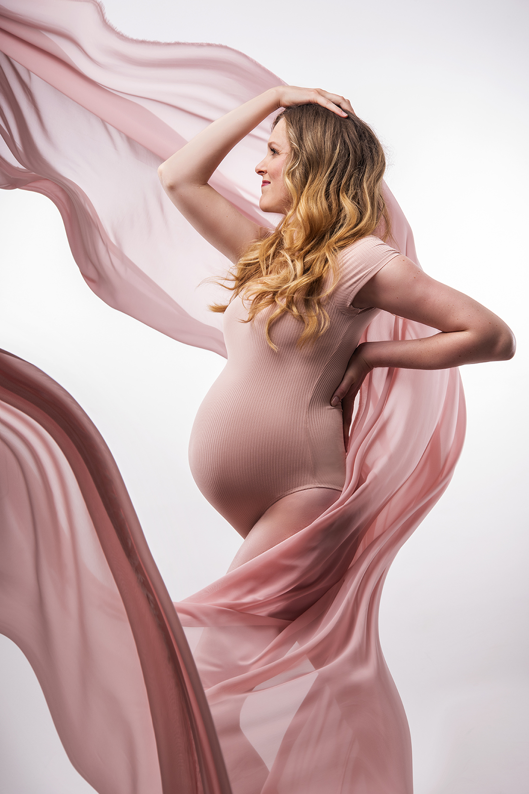 zwangerschapsfotoshoot, fotoshoot zwangerschap, zwangerschapsshoot met partner, Groningen, Amsterdam, Utrecht