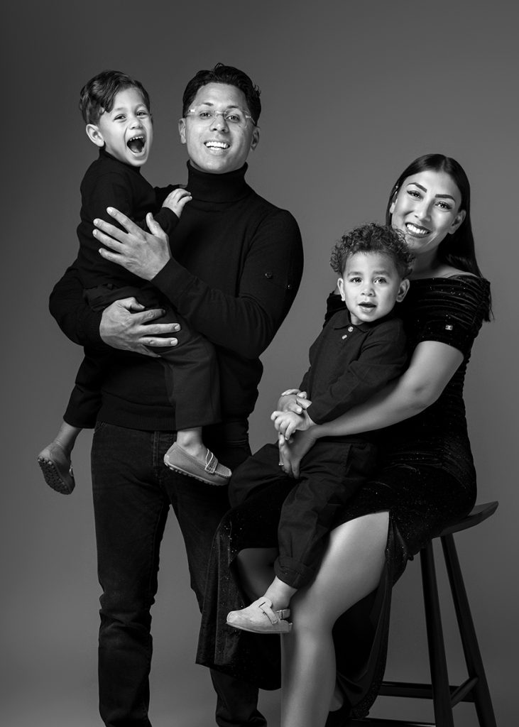 Familiefotoshoot in professionele fotostudio in Groningen – spontane en stijlvolle familiefotografie