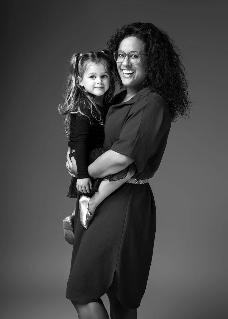 Familiefotoshoot in professionele fotostudio in Groningen – spontane en stijlvolle familiefotografie