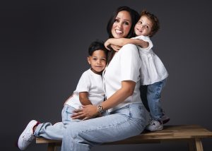 Familiefotoshoot in professionele fotostudio in Groningen – spontane en stijlvolle familiefotografie