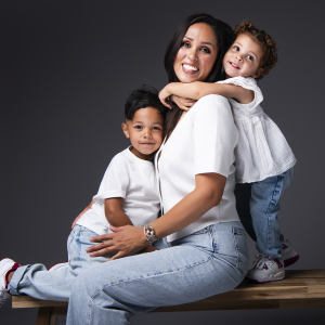Familiefotoshoot in professionele fotostudio in Groningen – spontane en stijlvolle familiefotografie
