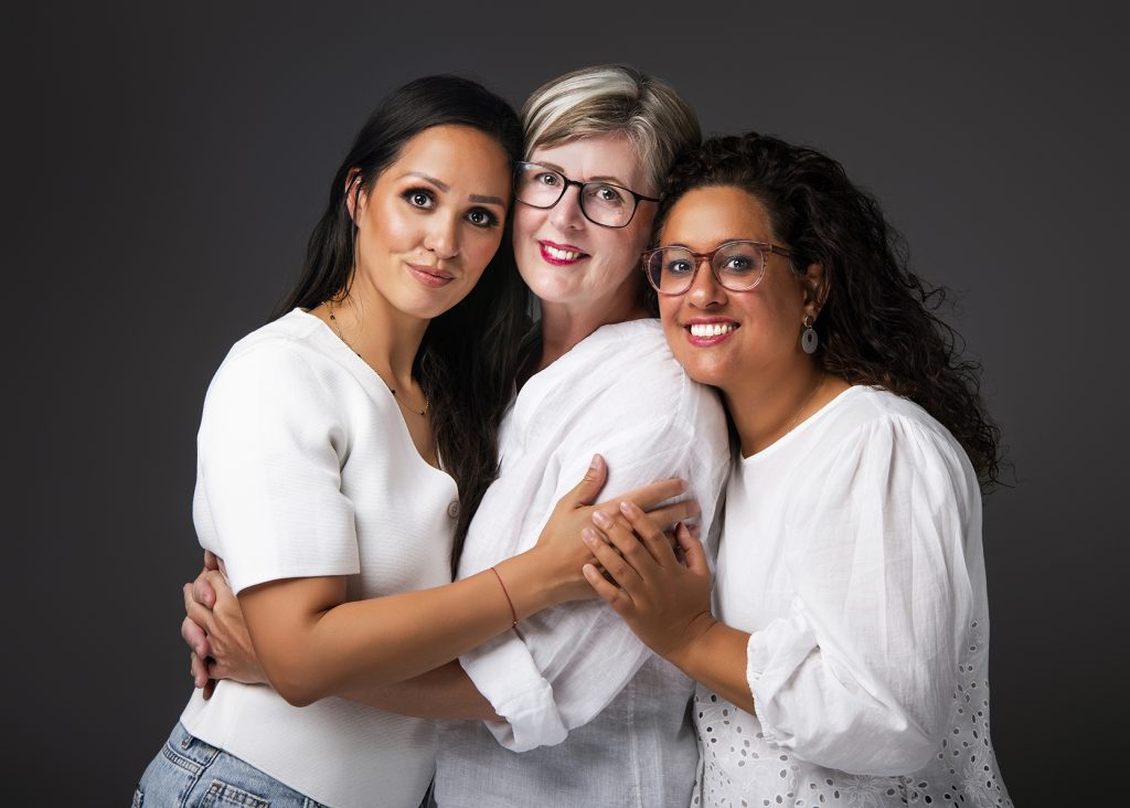 Familiefotoshoot in professionele fotostudio in Groningen – spontane en stijlvolle familiefotografie