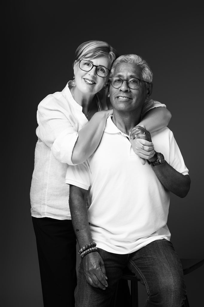 Familiefotoshoot in professionele fotostudio in Groningen – spontane en stijlvolle familiefotografie, ouders foto