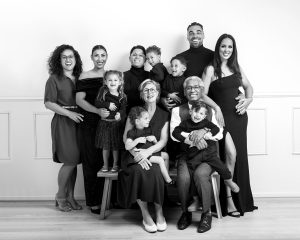 Familiefotoshoot in professionele fotostudio in Groningen – spontane en stijlvolle familiefotografie