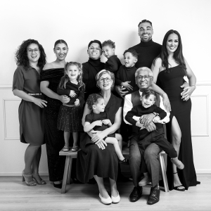 Familiefotoshoot in professionele fotostudio in Groningen – spontane en stijlvolle familiefotografie