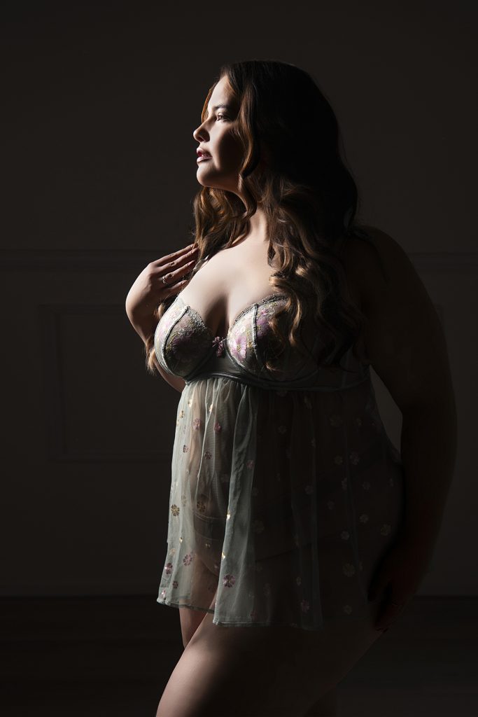 Boudoir fotoshoot van een curvy model in studio – Elsbeth Hoekstra studio Groningen & Amsterdam