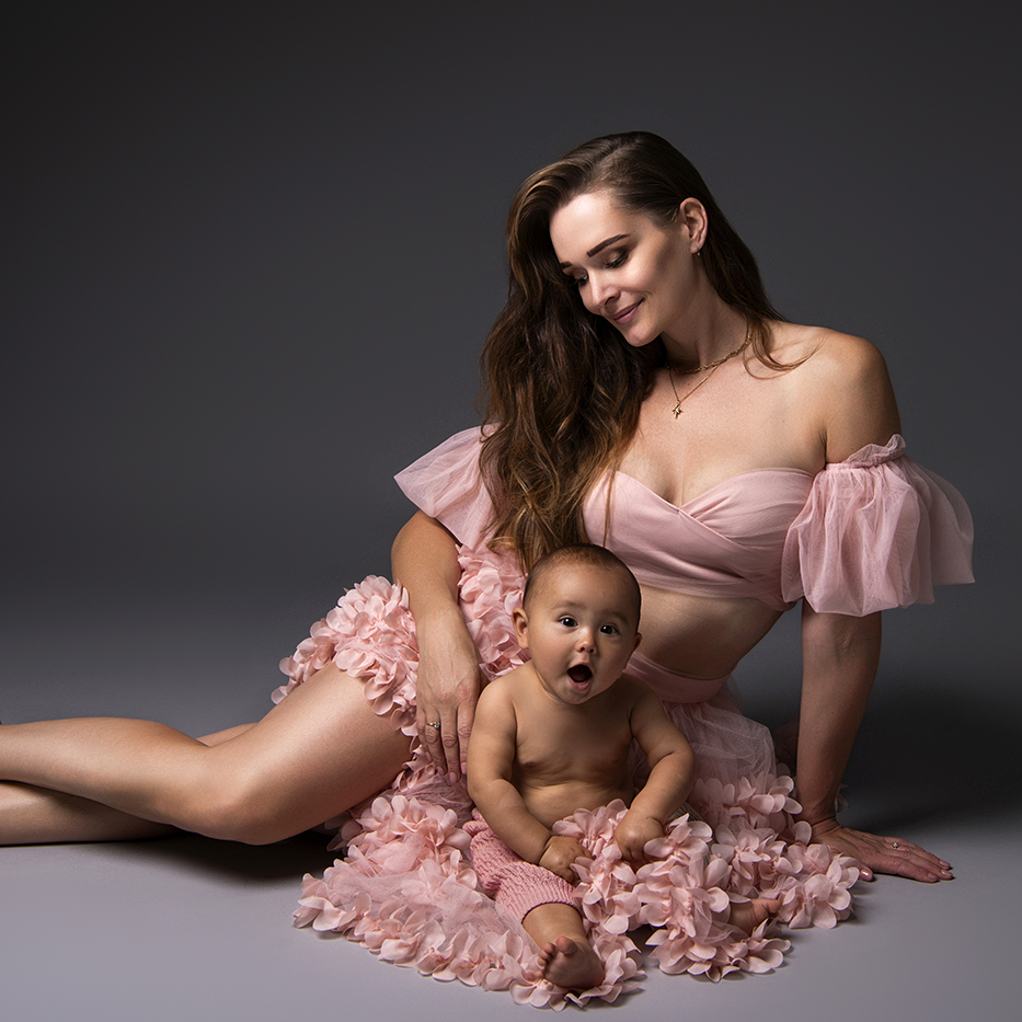 zwangerschapsfotoshoot, fotoshoot zwangerschap, zwangerschapsshoot met partner, Groningen, Amsterdam, Utrecht, Leeuwarden, Friesland