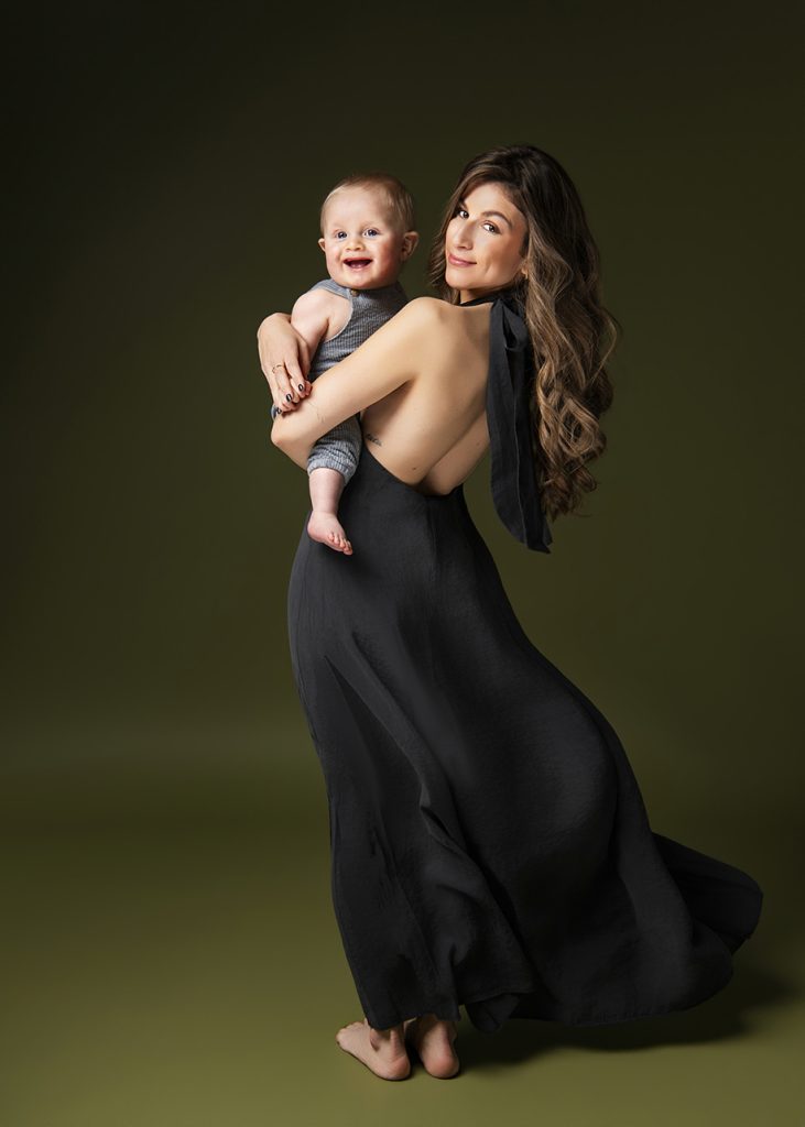 baby fotoshoot moeder & zoon zwart jurk Groningen Amsterdam