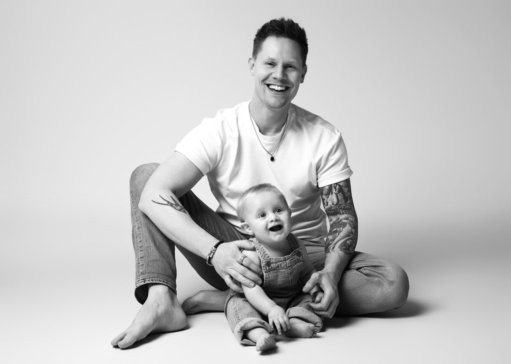 baby fotoshoot vader & zoon jeans witte top Groningen Amsterdam