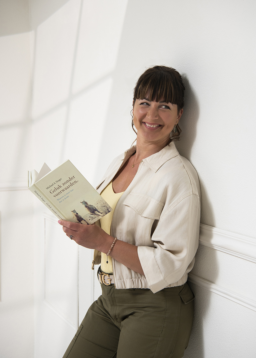 Portretfotograaf Groningen voor personal branding fotoshoot van vrouwelijke ondernemer boek